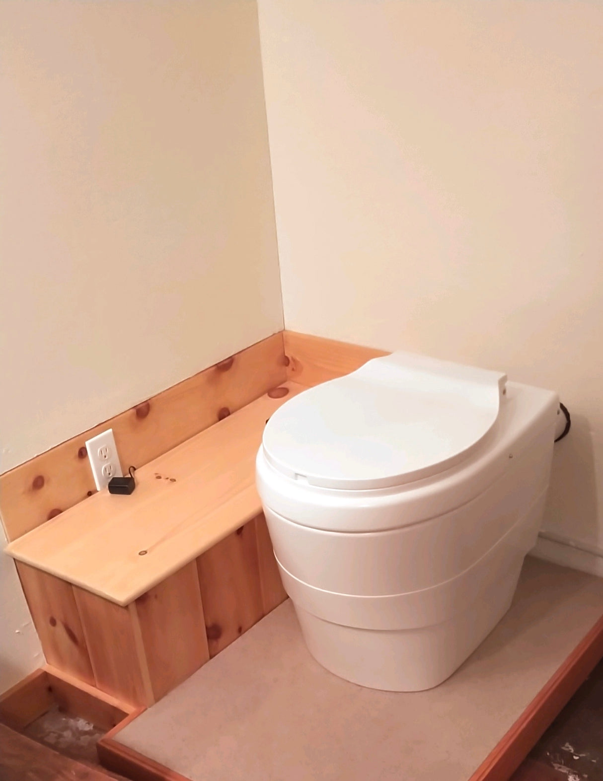 Thinktank Waterless Toilet - Canadian Off Grid