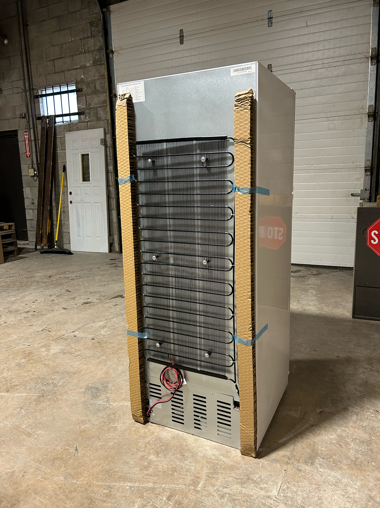 Unique Appliances 10.3 Cu/Ft 12/24v 290L Solar Refrigerator [Scratch & Dent]